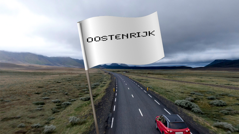 Landschap met snelweg en een vlag met tekst Oostenrijk erop en een rode auto op de snelweg